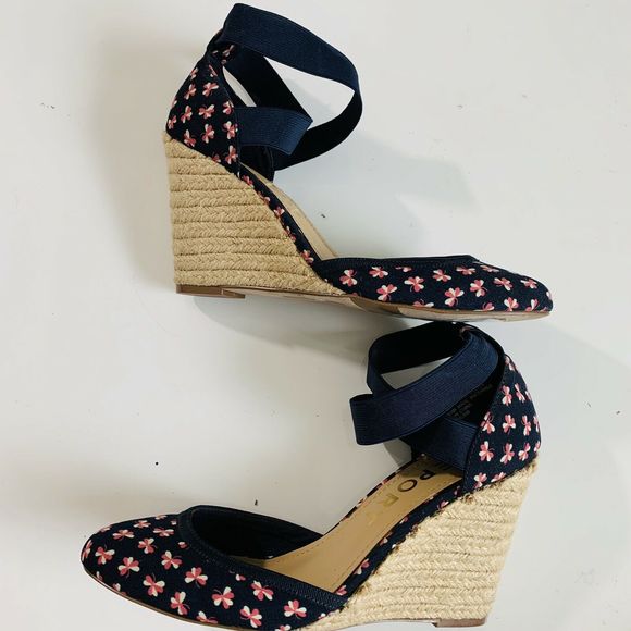 Report Ashtyn Navy Floral Espadrille Wedges - Picture 4 of 4